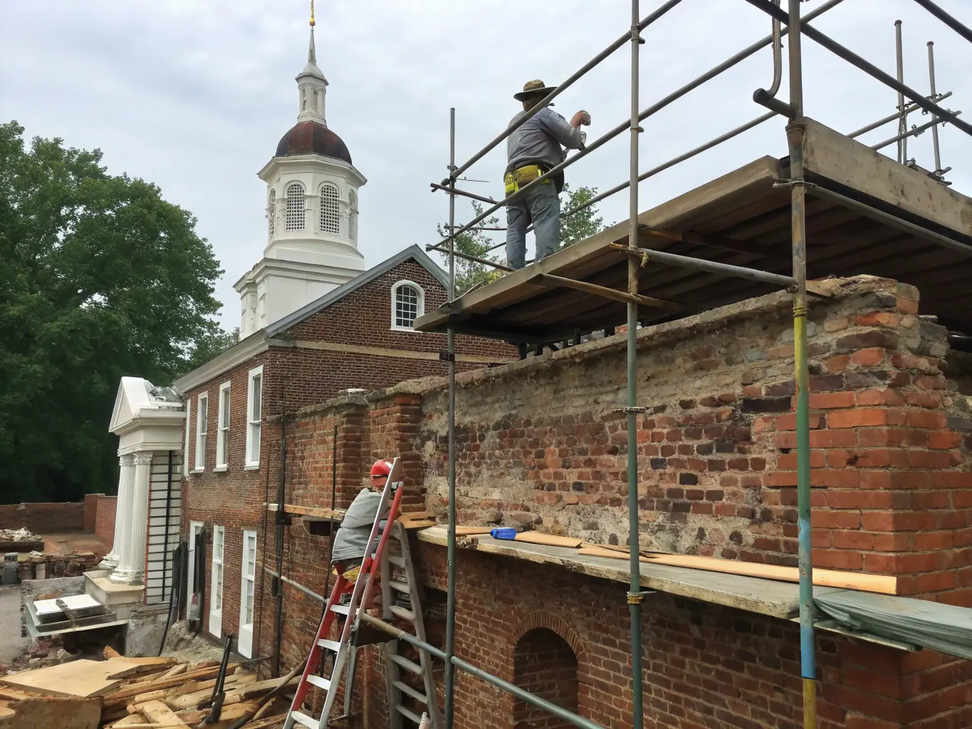 A photo of volunteers working on restoring a historic building in Toulon-Allier, showcasing hands-on preservation efforts.